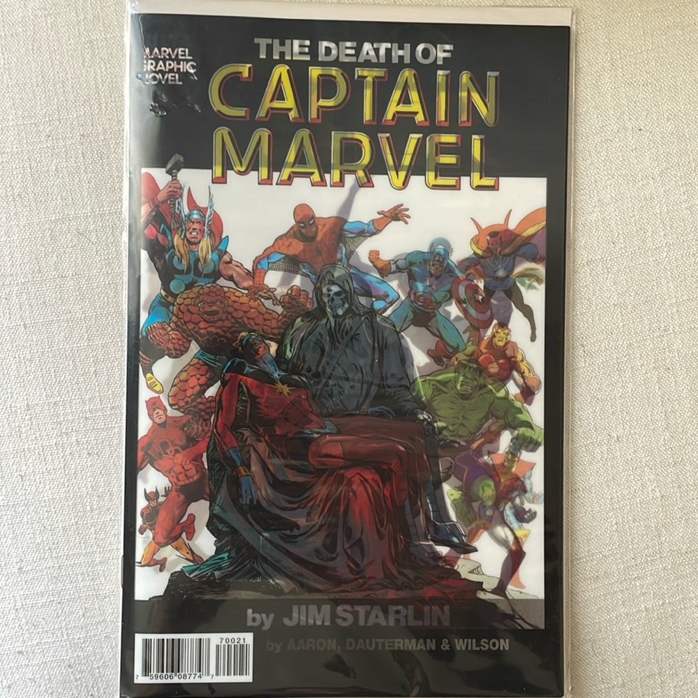 Lenticular death of Captain Marvel and death of Kat Thor comic book NRMT